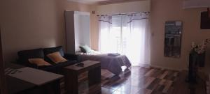 Cómodo depto en San Nicolás de los Arroyos con cochera 0341-15-675-22-36