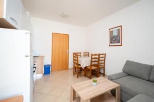 Apartments by the sea Stara Novalja, Pag - 21662