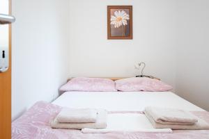 Apartments by the sea Stara Novalja, Pag - 21662