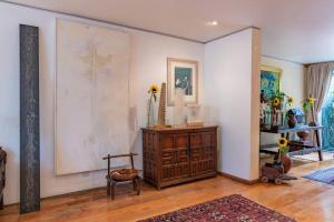 MrW Artists Atelier Orchid Oasis 3Br House