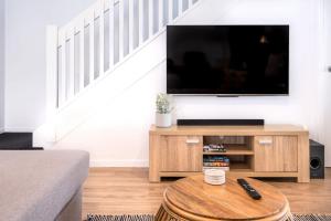 Modern Pet-friendly Mudjimba Townhouse