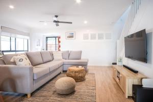 Modern Pet-friendly Mudjimba Townhouse