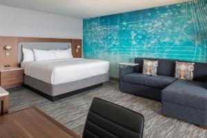 King Room with Sea View room in Red Lion Hotel Port Angeles Harbor