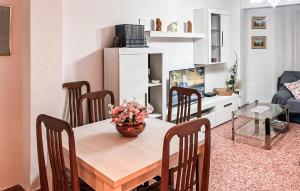 Stunning Apartment In Montalbán