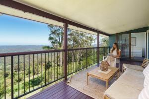 Montville Retreat With Hinterland & Coastal Views