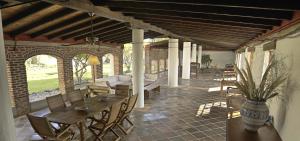 A 30 min del Puy de Fou y Toledo con piscina, bbcoa, AC, free Wifi, jardín, terraza con magníficas vistas