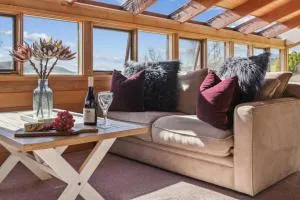 Nowhere Apartment - Moonbah