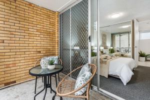 Cozy Central Beachfront Surfers Paradise