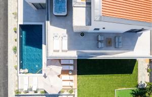 Nice Home In Sikovo With Sauna