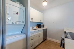 Maui Vista 2121- Remodeled 1 bedroom Kihei gem across the street from beach