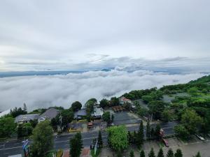Lake & Clouds Tagaytay