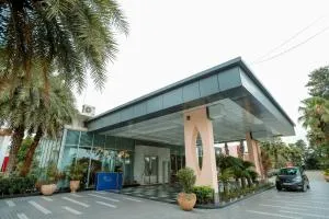 Oodles Hotel Chhattarpur South Delhi - Chhattarpur