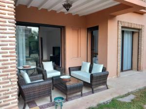 Bel appartement RDJ face piscine résidence haut standing