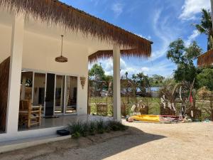 Sea Love Beach Bar & Bungalows