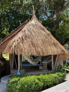 Sea Love Beach Bar & Bungalows