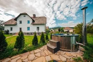 Chalupa TADY a TEĎ - Vápenná