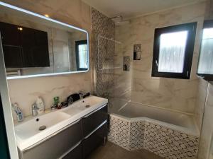 Villas Villa au coeur de la Camargue avec Piscine Privative : photos des chambres