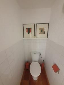 Bas de villa avec piscine partagée