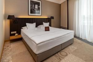 Double Room with Lake View room in Tiffi Boutique Hotel