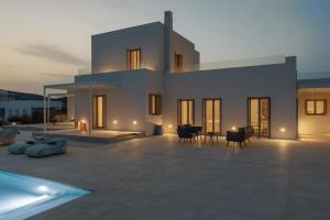 Ioli Villa in Paros with private Infinity pool