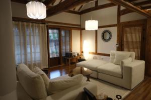 Cozy lovely hanok stay