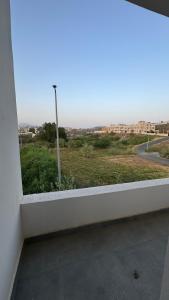 استديو غرف نوم بمطبخ وبلكونه