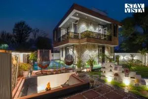 StayVista at Talin Farms with Mountain View, Pool - Dhānd