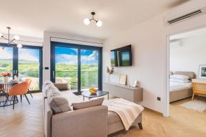 Luxury apartment LaRiv I with pool