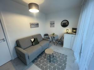 Studio indépendant, piscine & jardin en centre-ville