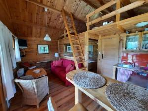 Czerwony Domek pod lasem
