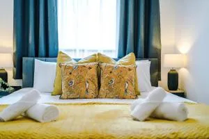 Modern Premium 3 Bed Hidden Gem - Central Location - Notton