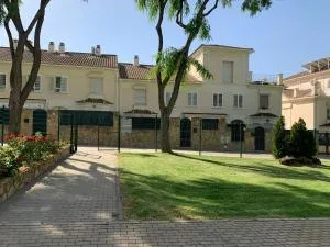 Bonita casa en entorno idílico - Tomares