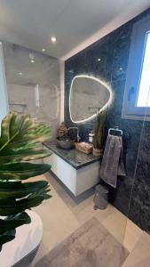 ARYVE Townhouse Rhodos mit Akropolis- und Meerblick sowie Jacuzzi und tollen Sonnenterrassen und Garten