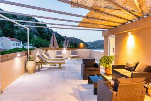 Luxury apartment with rooftop pool in Meronas