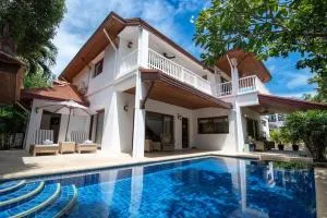3 BR Villa Leelavadee, seconds to the beach - Laem Set