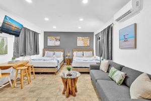 Beachfront & Pool Access Unit W 2 Queen Beds