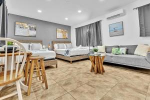 Beachfront & Pool Access Unit W 2 Queen Beds