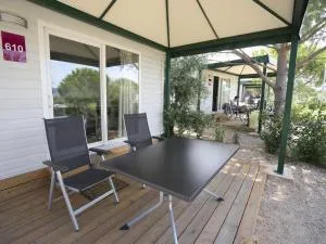 Mobile Homes with long pebble beach - فالون