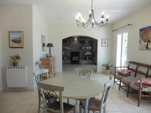 Pretty, spacious holiday home with private pool