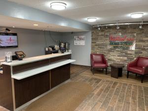 HomeTowne Studios by Red Roof Mystic - New London
