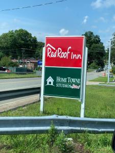 HomeTowne Studios by Red Roof Mystic - New London
