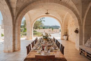 HelloApulia - Masseria Petra Antica - Charming Family Retreat with Pool & Gym in Itria Valle