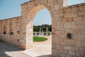 HelloApulia - Masseria Petra Antica - Charming Family Retreat with Pool & Gym in Itria Valle