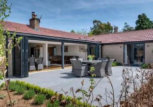 April Cottage - Luxury Country Bolthole - Oasby