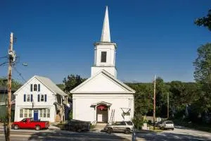 Cozy 2BR by River, Steeple Hall - Winterport