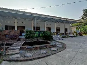 Surya Abadi Homestay Syariah RedPartner - Sampang