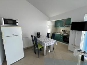 Apartment in Rogoznica with sea view, balcony, air conditioning, WiFi 5148-3 