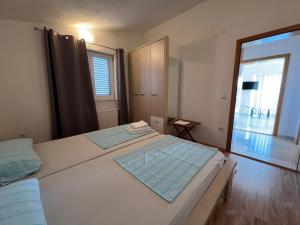 Apartment in Rogoznica with sea view, balcony, air conditioning, WiFi 5148-3 