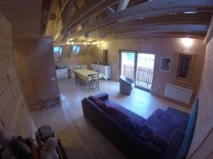 2eme étage de 85m2 d'un chalet