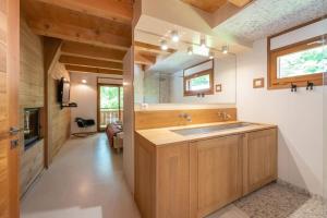 Chalets Chalet FLOCON Serre Chevalier cinema sauna jaccuzi, piscine ete : photos des chambres